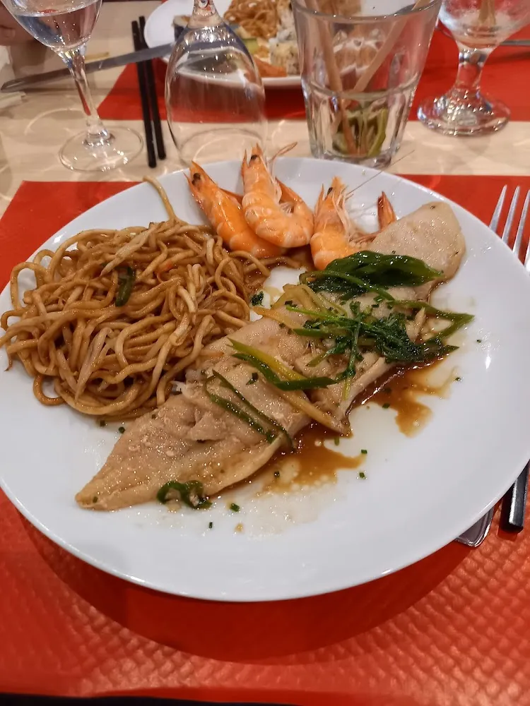 Filet de Poisson Et Nouilles Chinoises